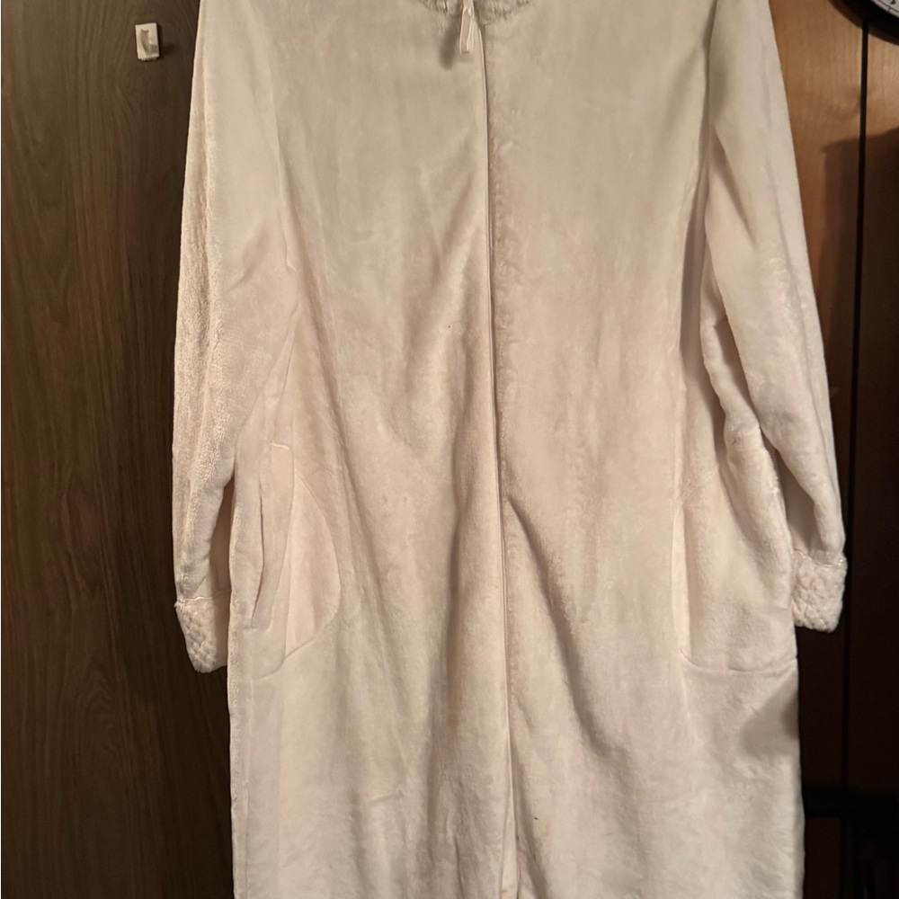 Elegant Cream Women's Robe